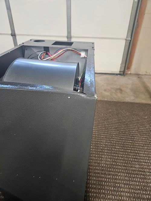 Scratch and Dent 80,000 BTU 80% AFUE Downflow/Horizontal Single Stage Goodman Gas Furnace Model GD9S800804BN-2412403129