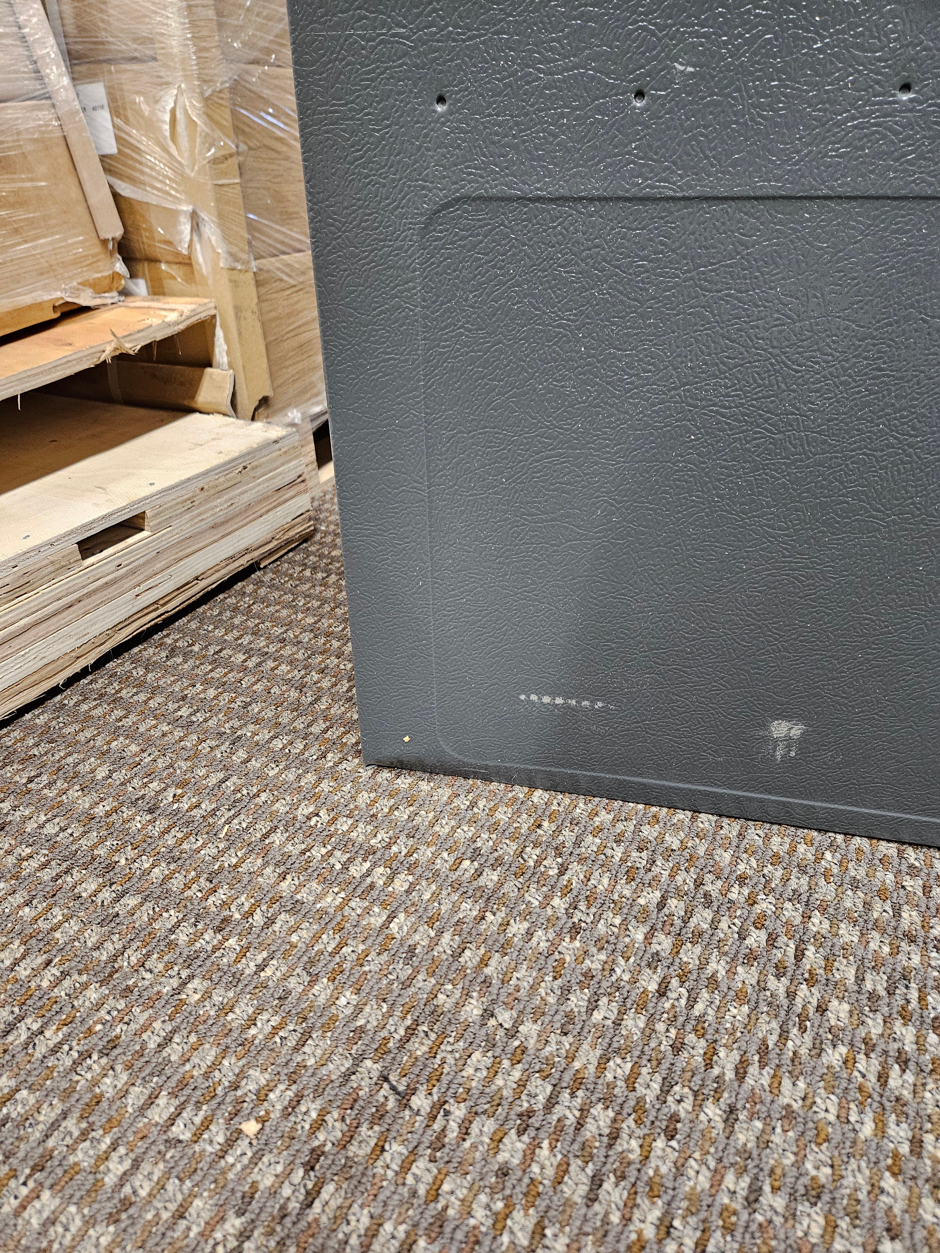 Scratch and Dent 60,000 BTU 80% AFUE Downflow/Horizontal Single Stage Goodman Gas Furnace Model GD9S800603AN-2501210610