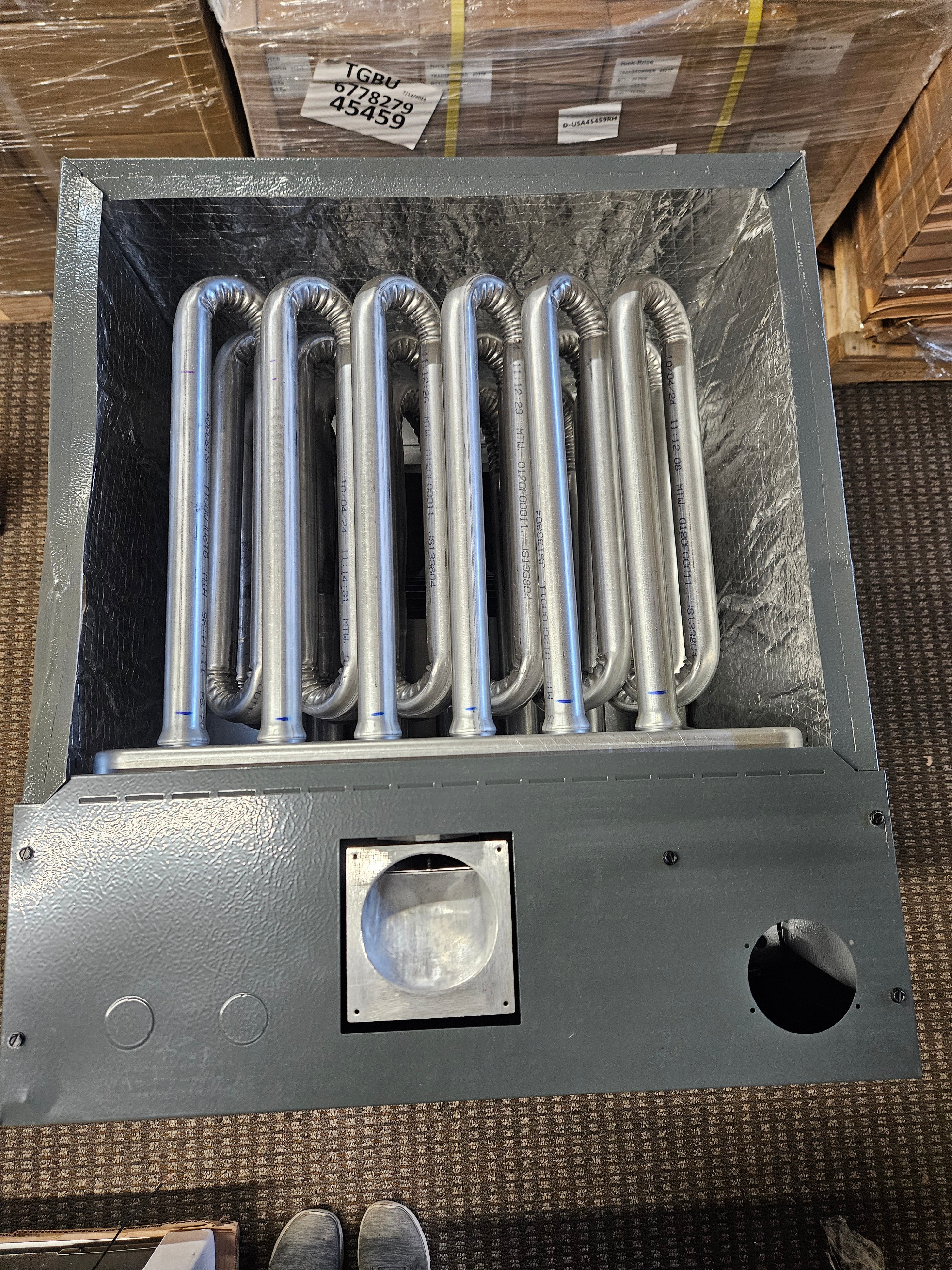 Scratch and Dent 120,000 BTU 80% AFUE Upflow/Horizontal Single Stage Goodman Gas Furnace Model GR9S801205DN -2410415711