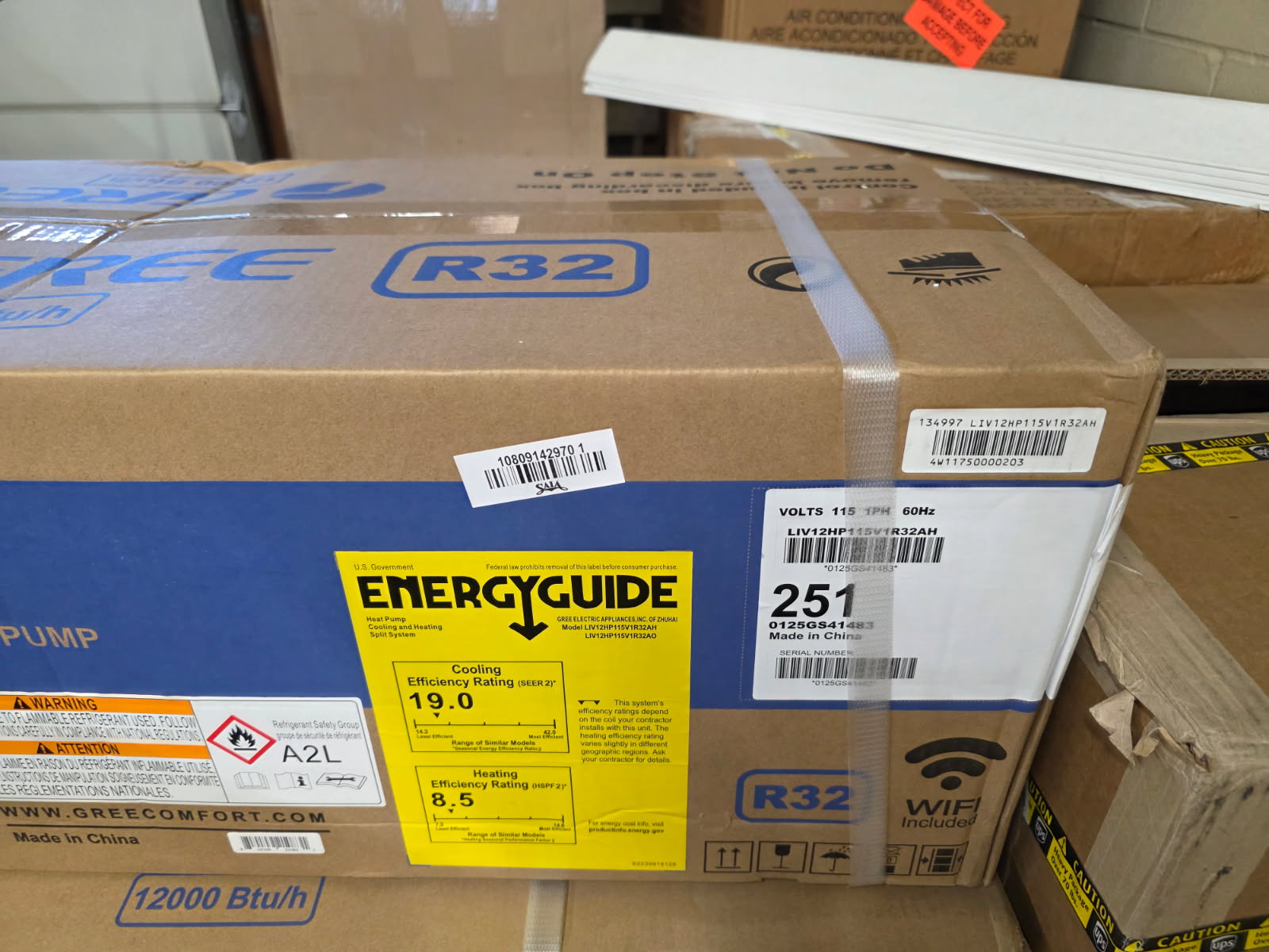 Scratch and Dent Gree Livo 12,000 Btu 19 SEER2 R-32 Single Zone Ductless Mini Split Heat Pump System (115V) Model LIV12HP115V1R32AO & LIV12HP115V1R32AH